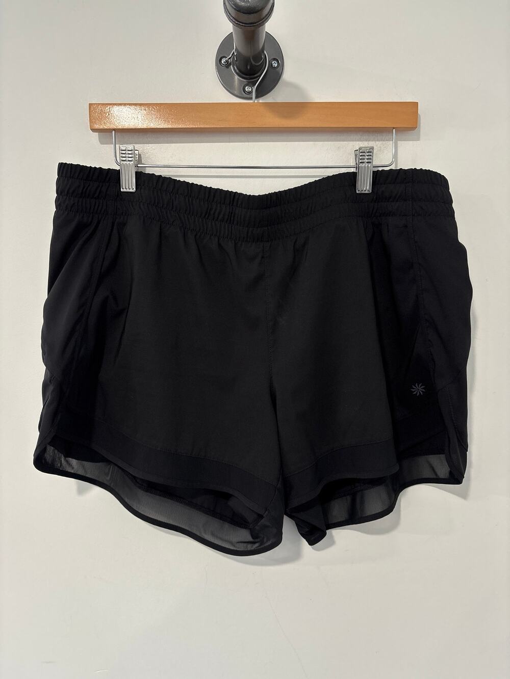 Athleta Mesh Racer Run Short 4” Black Size XL
